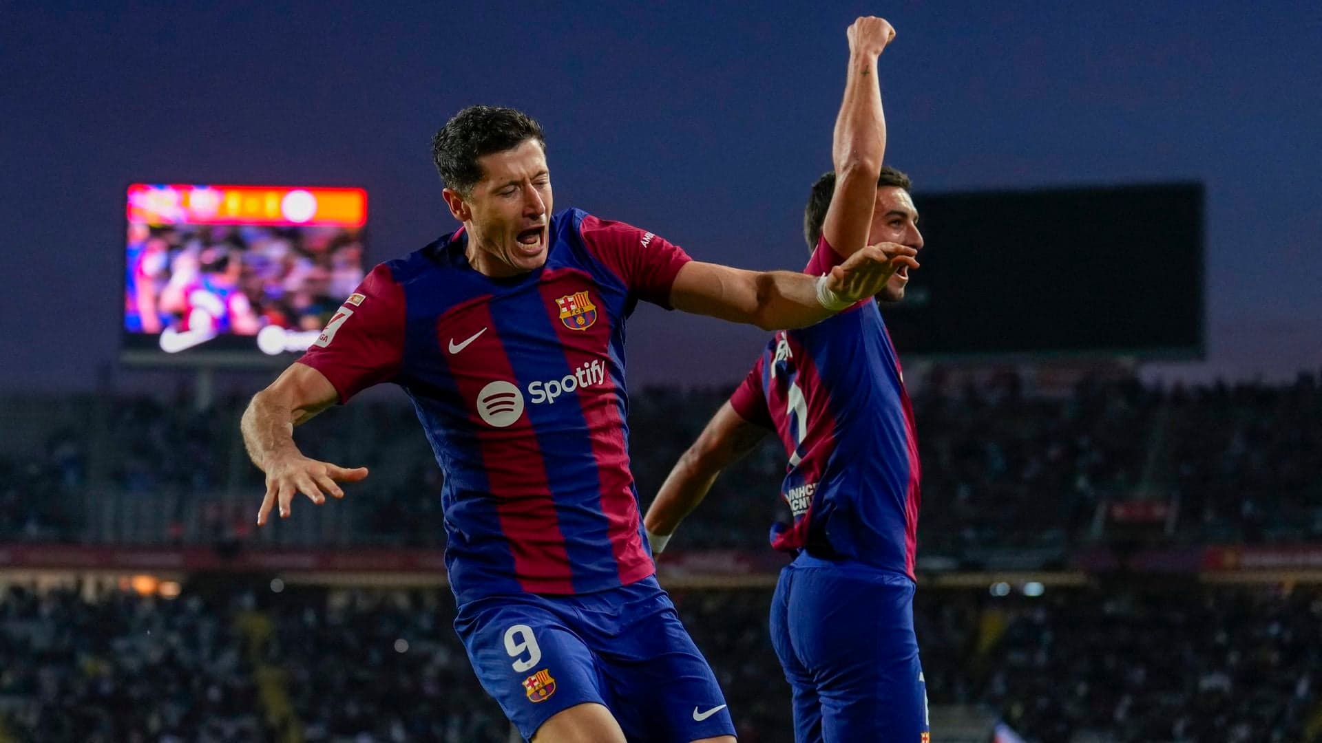 ليفاندوفسكي يُفاجئ الجميع.. "شيكاغو فاير" وجهته الجديدة بعد برشلونة