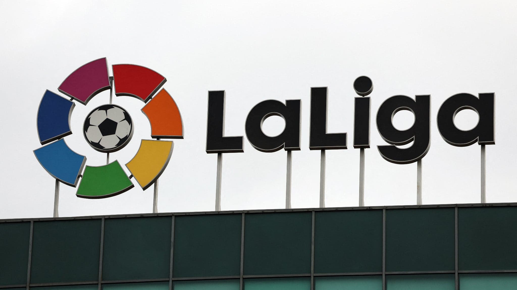 Résultats de La Liga (21-24 août 2026) : le FC Barcelone écrase Elche (5-0), le Real Madrid s'en sort à Barcelone