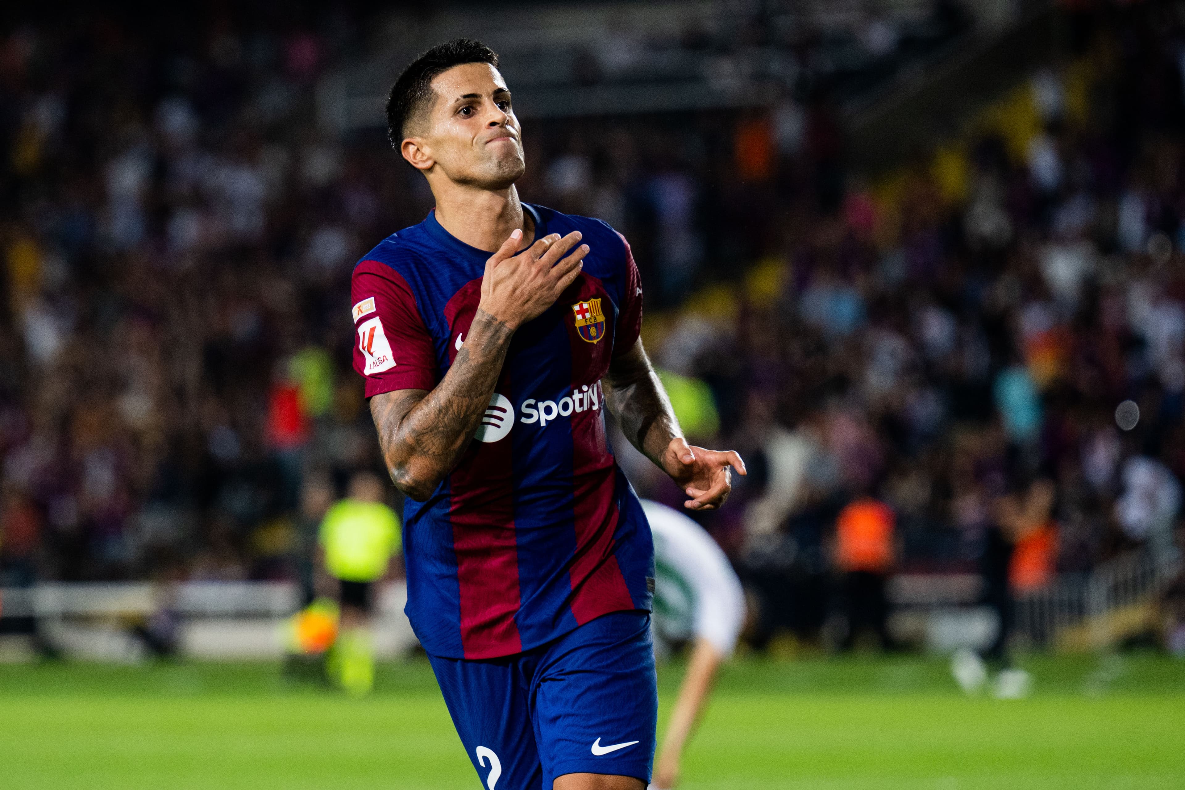 برشلونة يبرم صفقته الخامسة هذا الصيف بضم كانسيلو